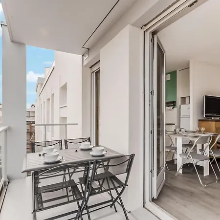 Apartment 1 Bedroom Awesome In *