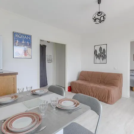 Apartment 1 Bedroom Awesome In Royan